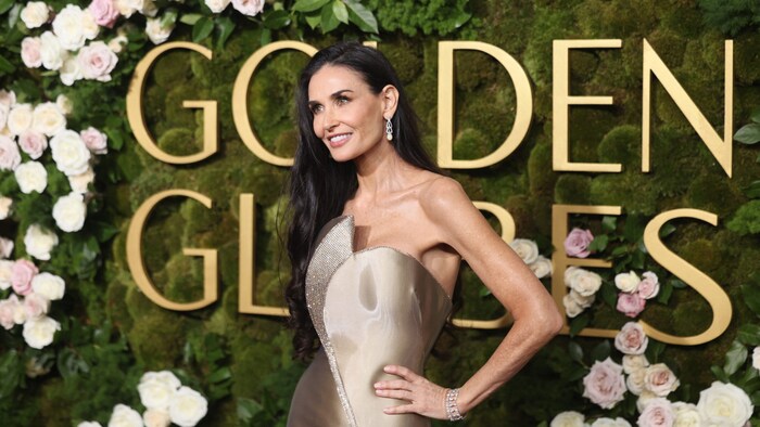 Moore's spectacular golden dress perfectly matched the trophy she took home.