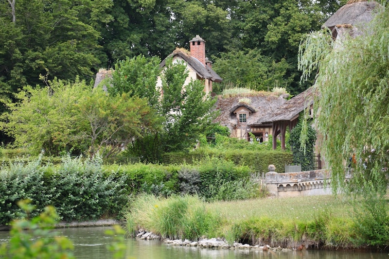 Marie Antoinettes uriges normannisches Dorf inmitten des Schlossparks von Versailles (Bild: Zelano, Sonja / Lookphotos / picturedesk.com)