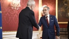 Bundespräsident Alexander Van der Bellen gab FPÖ-Chef Herbert Kickl den Regierungsbildungsauftrag.  (Bild: Antal Imre/Imre Antal)