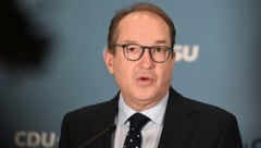 Deutschlands Innenminister Alexander Dobrindt will direkt mit den Taliban über Abschiebungen ...