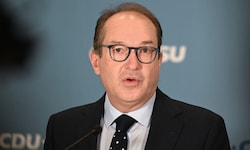 Deutschlands Innenminister Alexander Dobrindt will direkt mit den Taliban über Abschiebungen ...