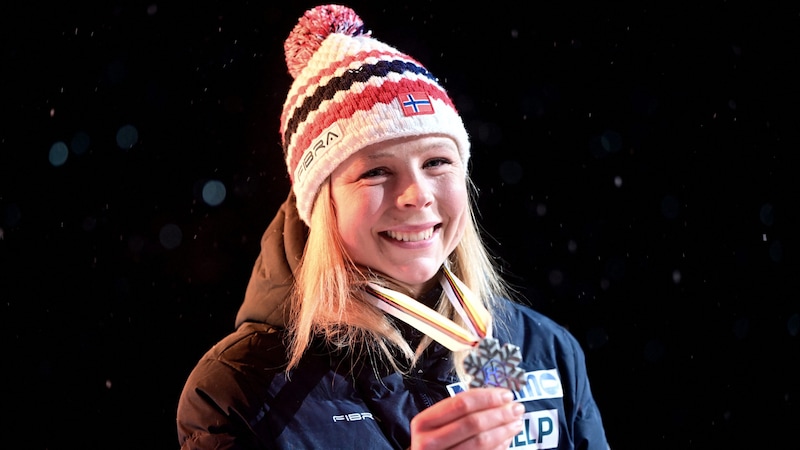 Maren Lundby blickt selbst auf eine erfolgreiche Skisprung-Karriere zurück.  (Bild: AFP/APA/Jure Makovec)