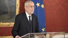 Alexander Van der Bellen ist wieder gefragt: Möglicherweise  hat er mit Neuwahlen zu tun, oder wird beim Scheitern von Blau-Schwarz Experten berufen. (Bild: Imre Antal)