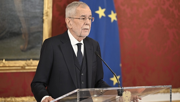 Alexander Van der Bellen is in demand again: he may have to deal with new elections, or experts may be appointed if the blue-black coalition fails. (Bild: Imre Antal)