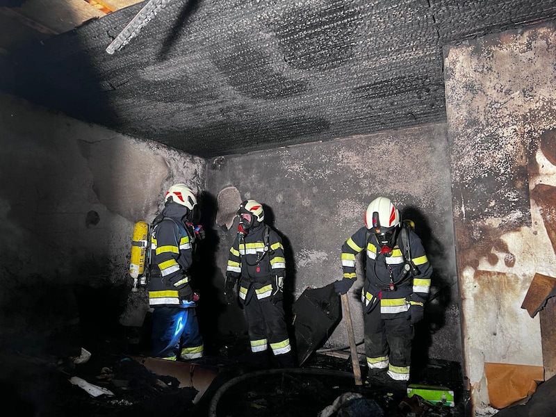 Rund 80 Einsatzkräfte halfen, den Brand zu löschen! (Bild: Freiwillige Feuerwehr St.Margarethen ob Töllerberg)