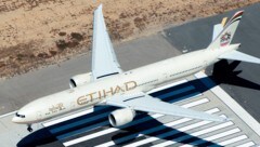 Eine Maschine der Etihad Airways (Bild: stock.adobe.com/Thiago Trevisan)