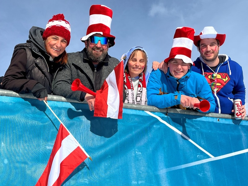 Familie Brenner reiste aus der Obersteiermark an und sicherte sich schon um 13 Uhr die besten Plätze. (Bild: JHK)