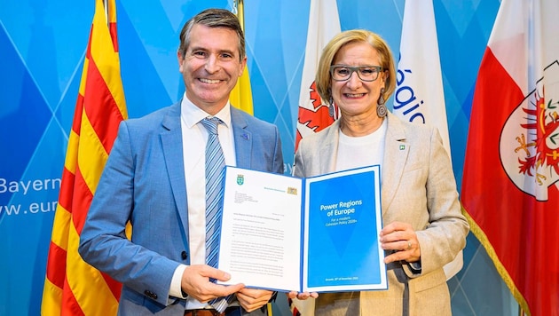 Governor Johanna Mikl-Leitner at the regional summit in Brussels with Bavarian State Minister Erich Beißwenger. (Bild: NLK Burchhart)