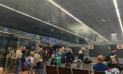 Das Warten nimmt für die Passagiere kein Ende.