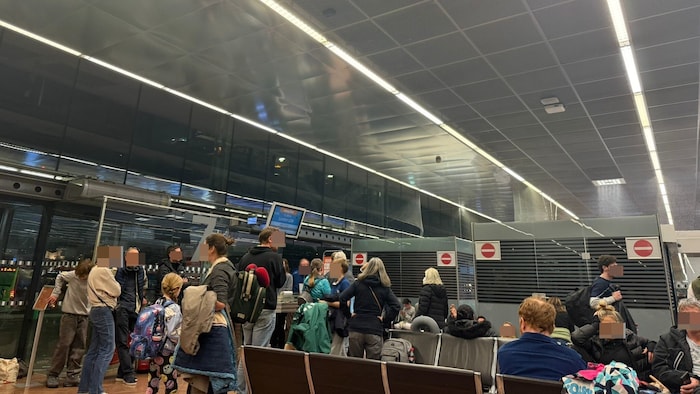 The passengers had to wait for hours.