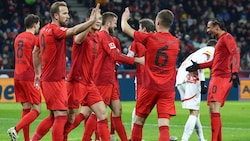 Letztes Jahr gewannen die Bayern um Harry Kane (li.) mit 6:0 in Salzburg.