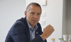 Peter Eder (SPÖ) will das Programm vor einem Urteil über die neue Regierung abwarten.