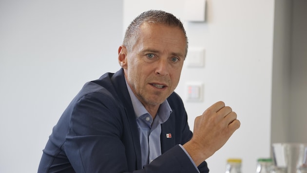 Peter Eder (SPÖ) will das Programm vor einem Urteil über die neue Regierung abwarten. (Bild: Tschepp Markus)