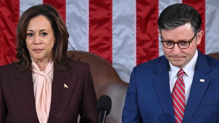 Vizepräsidentin Kamala Harris und Regierungssprecher Mike Johnson