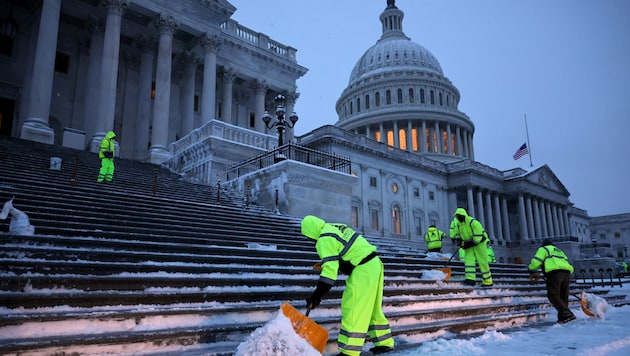 Warnings are also in place for the capital Washington. It has been cold but dry there over the past few days. In the morning, people woke up to a snow-covered city. (Bild: 2025 Getty Images)