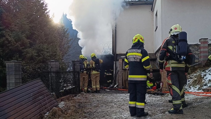 Die Feuerwehren waren im Großeinsatz. (Bild: Feuerwehr der Stadt Kapfenberg)