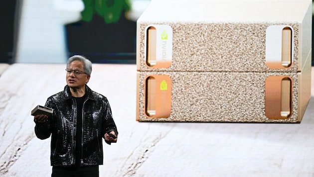 Nvidia CEO Jensen Huang at the presentation of Project Digits. (Bild: APA/AFP/Patrick T. Fallon)