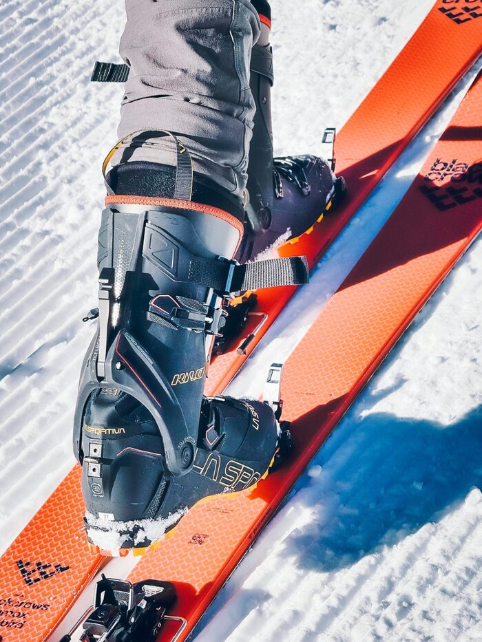 Einfach gehalten: Um vom Geh- auf den Ski-Modus zu wechseln, muss lediglich ein Hebel umgelegt ...