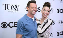 Hugh Jackman und Sutton Foster zeigten sich erstmals Händchen haltend.
