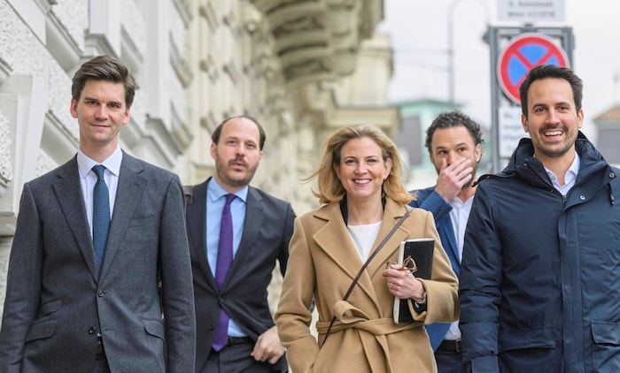 Bei den Regierungsverhandlungen stand Nikolaus Scherak (Zweiter von links) an der Seite der ...