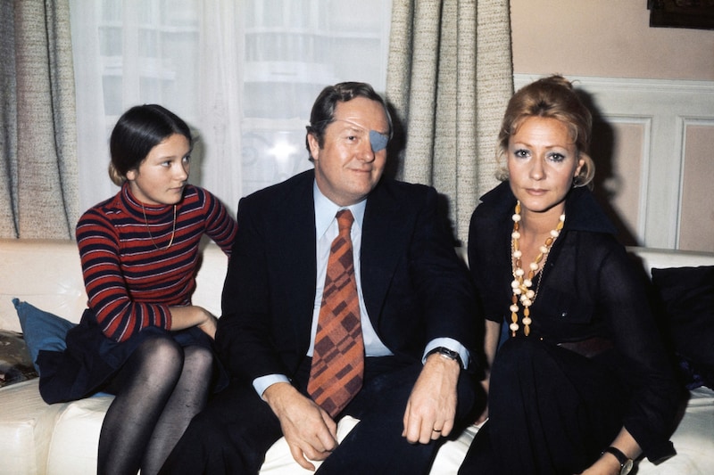 Le Pen 1974 im Familienkreis mit Frau Pierrette und Tochter Marie-Caroline (Bild: AFP or licensors)