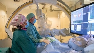 Prim. Martinek bei einer Ablation mit dem Affera-System.