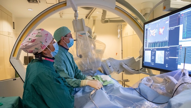 Prim. Martinek bei einer Ablation mit dem Affera-System.
