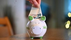 Um richtig vorzusorgen, ist heute das Sparschwein beziehungsweise Sparbuch zu wenig. Es braucht ...