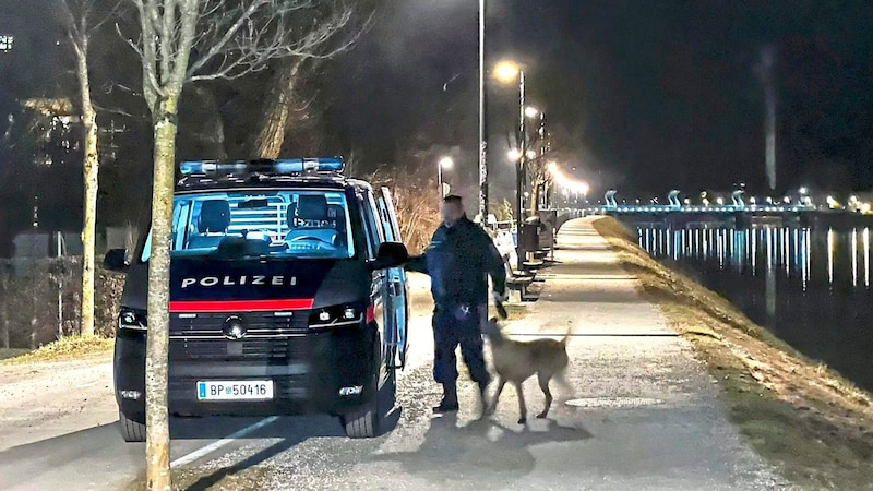 Großeinsatz der Salzburger Polizei in der Nacht zum 1. Februar 2024. (Bild: Markus Tschepp)