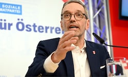FPÖ-Chef Herbert Kickl will mit der ÖVP regieren, stellt der Volkspartei aber gleichzeitig auch ...