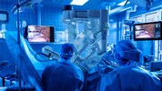 Im Operationssaal des Lienzer Spitals arbeiten die Operateure bereits mit Neo-Kollegen“DaVinci ...