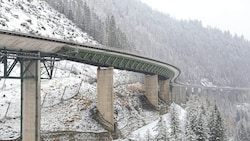 Im Frühjahr startet der Neubau der Luegbrücke. Kostenpunkt: rund 200 bis 300 Millionen Euro  (Bild: Johanna Birbaumer)