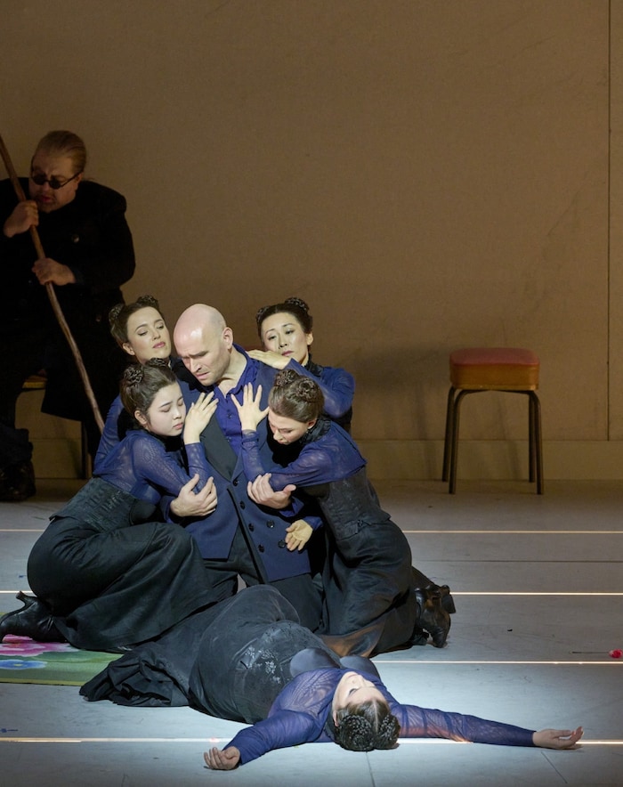 Michael Fabiano (Calaf) and ensemble