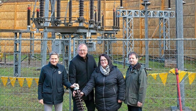 Service Center Manager Friedrich Köck with the mayors of the region: Markus Reichenvater, Eva Schachinger and Josef Graf (from left). (Bild: Barbara Leister)