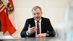 Landeshauptmann Thomas Stelzer muss erklären, warum das Land ein eindeutig ÖVP-nahes Magazin ...