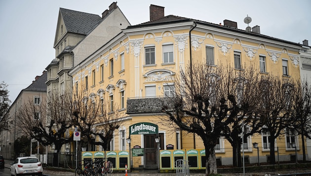 Seit 2020 ist unklar, was mit dem Kult-Wirtshaus in der Linken Brückenstraße passiert. (Bild: Markus Wenzel)