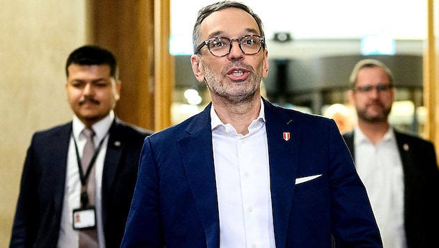 FPÖ chairman Herbert Kickl wants to negotiate quickly and has already invited the new ÖVP leader Christian Stocker to a one-on-one meeting. (Bild: APA/Max Slovencik)