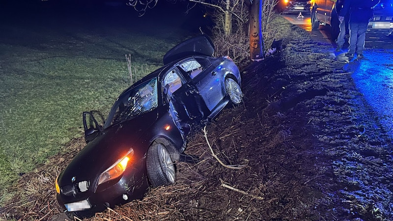 In Jenbach kam es Dienstagabend zu dem Unfall. (Bild: ZOOM Tirol/Krone KREATIV)