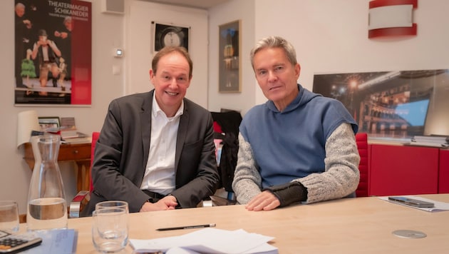 Alfons Haider with Carl Philip von Maldeghem, the director of the Salzburg State Theater. (Bild: LTH)