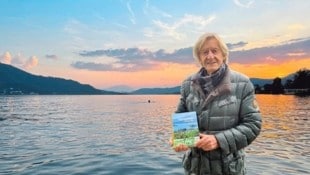 Walter Rubenthaler feiert bald seinen 91. Geburtstag! Und machte sich mit seinem neuen Buch über den „Wörthersee. Goldene Zeiten“ selbst ein Geschenk: „1. Auflage ausverkauft!“ (Bild: Wassermann/Tratnik )