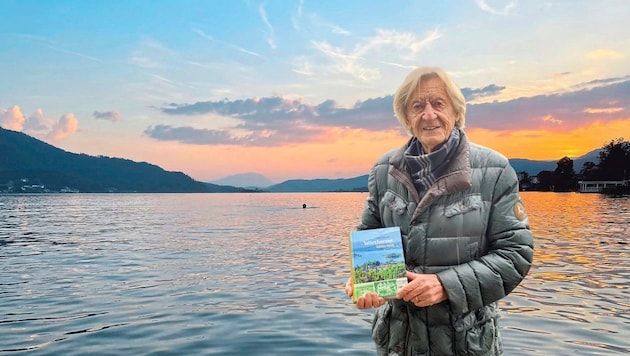 Walter Rubenthaler feiert bald seinen 91. Geburtstag! Und machte sich mit seinem neuen Buch über den „Wörthersee. Goldene Zeiten“ selbst ein Geschenk: „1. Auflage ausverkauft!“ (Bild: Wassermann/Tratnik )