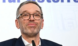 Für FPÖ-Bundesparteiobmann Herbert Kickl ging die „blaue Welle der Erneuerung“ auch in ...