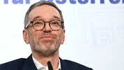 Dienstagabend hatte das Präsidium der FPÖ einstimmig grünes Licht für offizielle Verhandlungen mit der ÖVP gegeben. Im Bild: Herbert Kickl  (Bild: APA/HELMUT FOHRINGER)