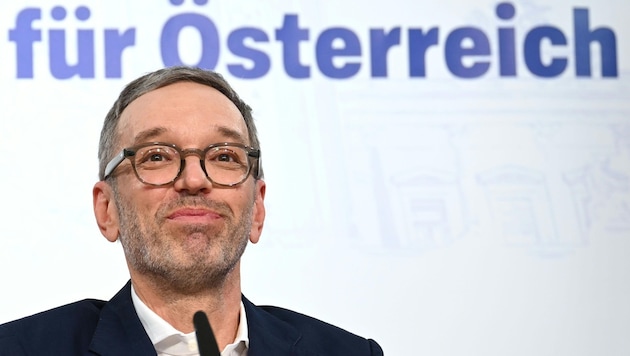 On Tuesday evening, the FPÖ presidium unanimously gave the green light for official negotiations with the ÖVP. In the picture: Herbert Kickl (Bild: APA/HELMUT FOHRINGER)