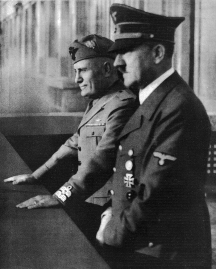 Adolf Hitler und sein politisches Vorbild Benito Mussolini