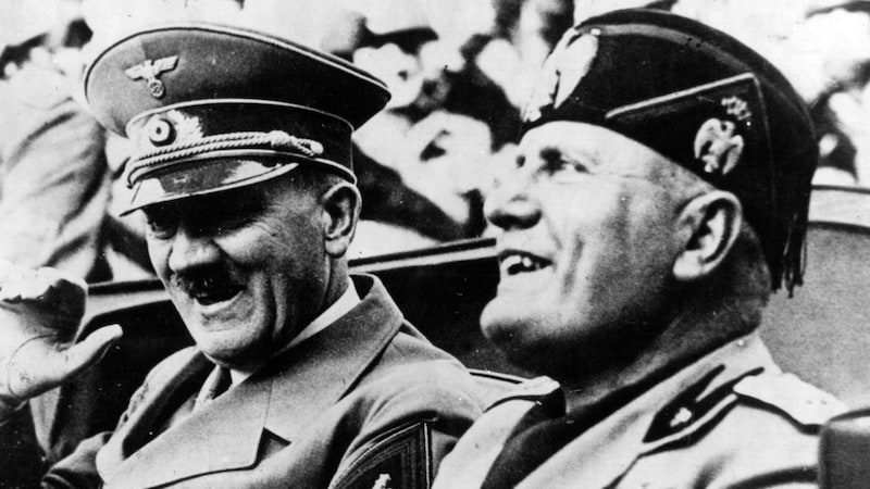 Adolf Hitler und Benito Mussolini: Italiens Duce unterschrieb auch das Münchner Abkommen. (Bild: DB / dpa Picture Alliance / picturedesk.com)