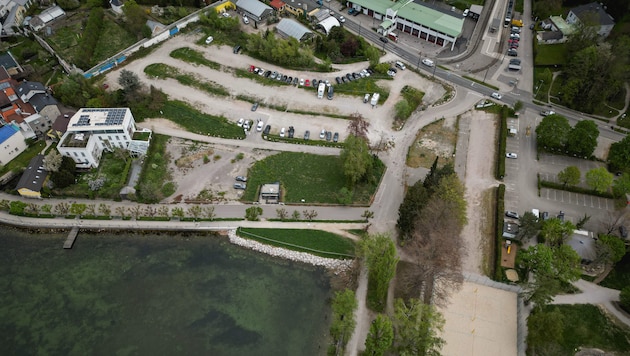 Whether and when construction will take place on this area on the banks of Lake Traun is currently completely unclear (Bild: Markus Wenzel)