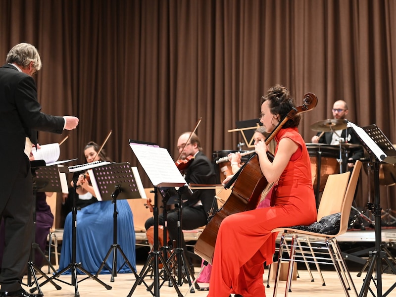 Das Salonorchester Bad Goisern lädt zum Neujahrskonzert in den Kinosaal nach Attnang-Puchheim. Sopranistin Sophie Schneider präsentiert einen Querschnitt aus „Die Fledermaus“. Kosten: 20 Euro Datum: Sonntag, 12. Jänner, um 18 Uhr Infolink: www.attnang-puchheim.at (Bild: Stadtgemeinde Attnang-Puchheim)