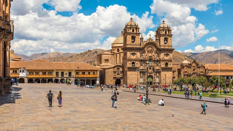 Die Plaza de Armas in Cusco galt in der präkolumbischen Zeit als „Nabel der Welt“. (Bild: Paul Spierenburg | www.spierenburg.deHohe Weide 5 · 20259 HamburgTel. +49-(0)40-40171633 · E-mail: info@spierenburg.de)