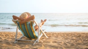 Den Sommer-Urlaub verbringen die Österreicher gerne in den klassischen Baderegionen am Mittelmeer. (Bild: stock.adobe.com/Peera - stock.adobe.com)